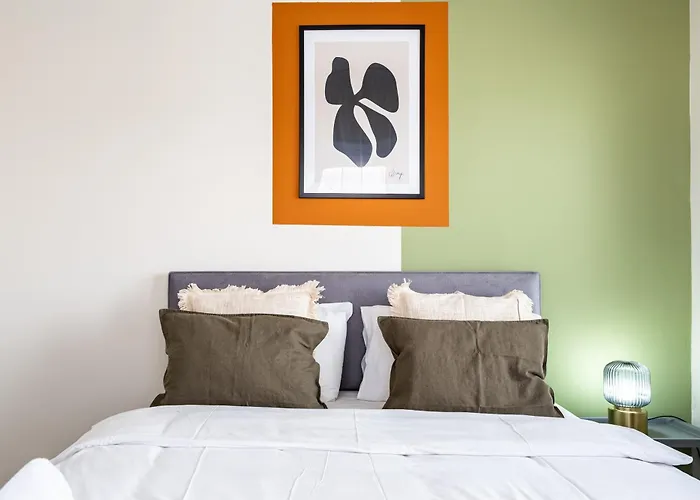 Local Host Living - Signature In *