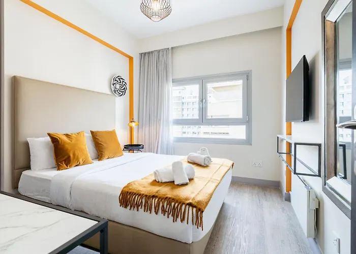 Local Host Living - Signature In *