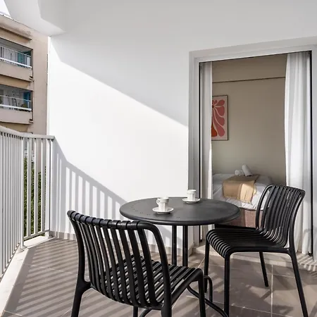 Local Host Living - Signature In *