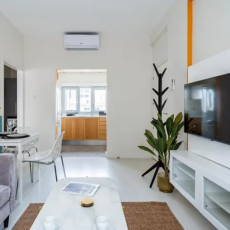 Local Host Living - Signature In