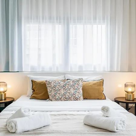 Local Host Living - Signature In Nicosia