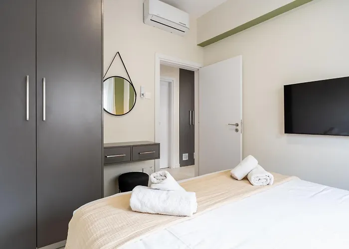 Local Host Living - Signature In * Nicosia