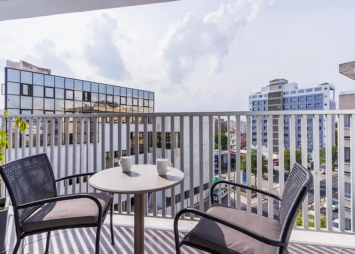 Local Host Living - Signature In * Nicosia