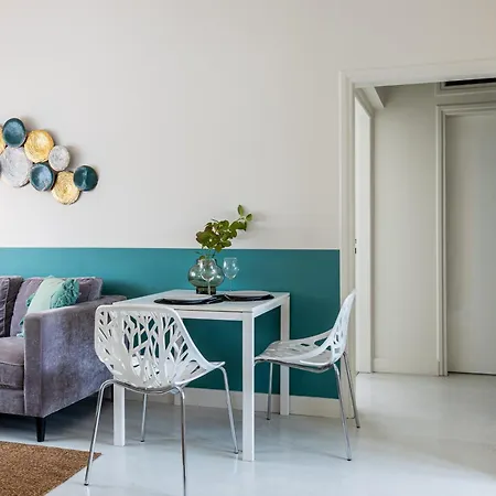 Local Host Living - Signature In *