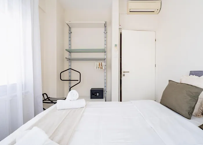 Local Host Living - Signature In